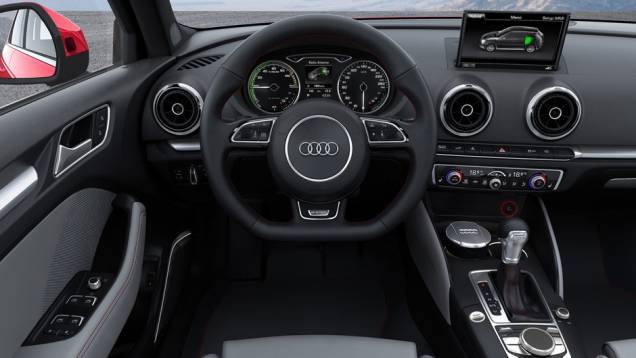 O A3 e-tron pode ser impulsionado nos modos híbrido (com os dois motores funcionando simultaneamente), elétrico ou apenas com gasolina | <a href="%20https://preprod.quatrorodas.abril.com.br/saloes/genebra/2013/audi-a3-e-tron-734416.shtml" rel="migration">Leia mais</a> O A3 e-tron pode ser impulsionado nos modos híbrido (com os dois motores funcionando simultaneamente), elétrico ou apenas com gasolina | <a href="%20https://preprod.quatrorodas.abril.com.br/saloes/genebra/2013/audi-a3-e-tron-734416.shtml" rel="migration">Leia mais</a>