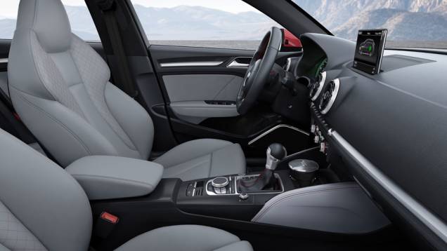 Se a escolha for pela eletricidade, a Audi afirma que é possível rodar até 50 quilômetros sem parar para recarga | <a href="%20https://preprod.quatrorodas.abril.com.br/saloes/genebra/2013/audi-a3-e-tron-734416.shtml" rel="migration">Leia mais</a> Se a escolha for pela eletricidade, a Audi afirma que é possível rodar até 50 quilômetros sem parar para recarga | <a href="%20https://preprod.quatrorodas.abril.com.br/saloes/genebra/2013/audi-a3-e-tron-734416.shtml" rel="migration">Leia mais</a>