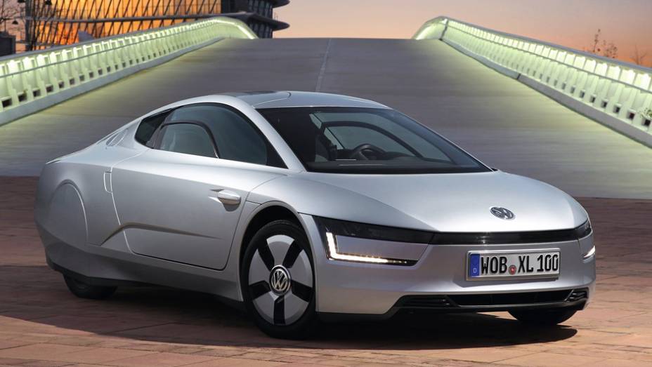 A Volkswagen revelou novos dados técnicos sobre o XL1, modelo supereconômico da marca alemã | <a href="%20https://preprod.quatrorodas.abril.com.br/saloes/genebra/2013/vw-xl1-734390.shtml" rel="migration">Leia mais</a>