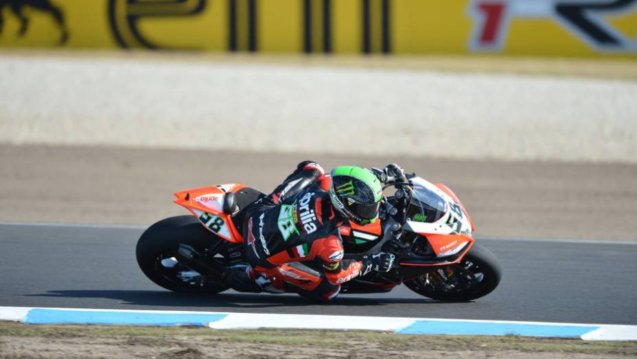 Aprilia domina corridas em Phillip Island. <a href="https://preprod.quatrorodas.abril.com.br/moto/noticias/sbk-aprilia-domina-corridas-phillip-island-734484.shtml" rel="migration">Leia mais</a>