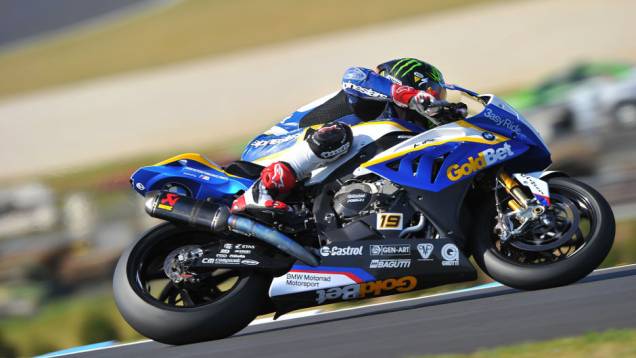 Chaz Davies (BMW) terminou a primeira corrida em quarto. <a href="https://preprod.quatrorodas.abril.com.br/moto/noticias/sbk-aprilia-domina-corridas-phillip-island-734484.shtml" rel="migration">Leia mais</a> Chaz Davies (BMW) terminou a primeira corrida em quarto. <a href="https://preprod.quatrorodas.abril.com.br/moto/noticias/sbk-aprilia-domina-corridas-phillip-island-734484.shtml" rel="migration">Leia mais</a>