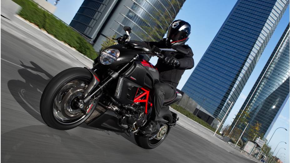 A pré-venda da motocicleta foi liberada pela Ducati para ser realizada pela Perfect Motors, de São Paulo. <a href="%20https://preprod.quatrorodas.abril.com.br/moto/noticias/ducati-diavel-custara-partir-r-58-900-734688.shtml" rel="migration">Leia mais</a>