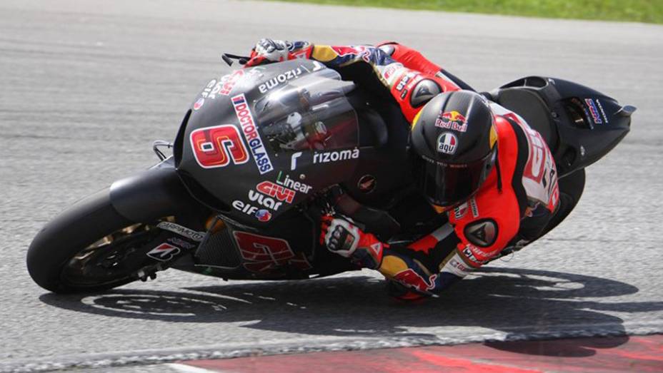 Alemão Stefan Bradl ficou com o quarto tempo em Sepang. <a href="https://preprod.quatrorodas.abril.com.br/moto/noticias/motogp-pedrosa-mais-rapido-sepang-734603.shtml" rel="migration">Leia mais</a>