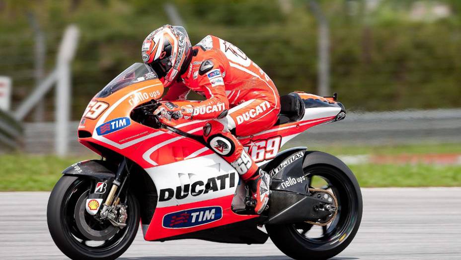 Nicky Hayden levou sua Ducati ao nono lugar em Sepang. <a href="https://preprod.quatrorodas.abril.com.br/moto/noticias/motogp-pedrosa-mais-rapido-sepang-734603.shtml" rel="migration">Leia mais</a>