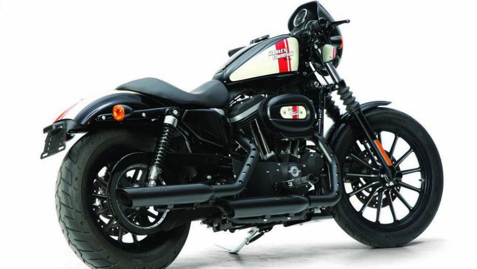 Existem apenas 25 unidades da Harley-Davidson Iron 883 Quarter Mile 2013. O preço? 12.250 euros. <a href="%20https://preprod.quatrorodas.abril.com.br/moto/noticias/h-dlanca-edicoes-limitadas-espanha-734778.shtml" rel="migration">Leia mais</a>