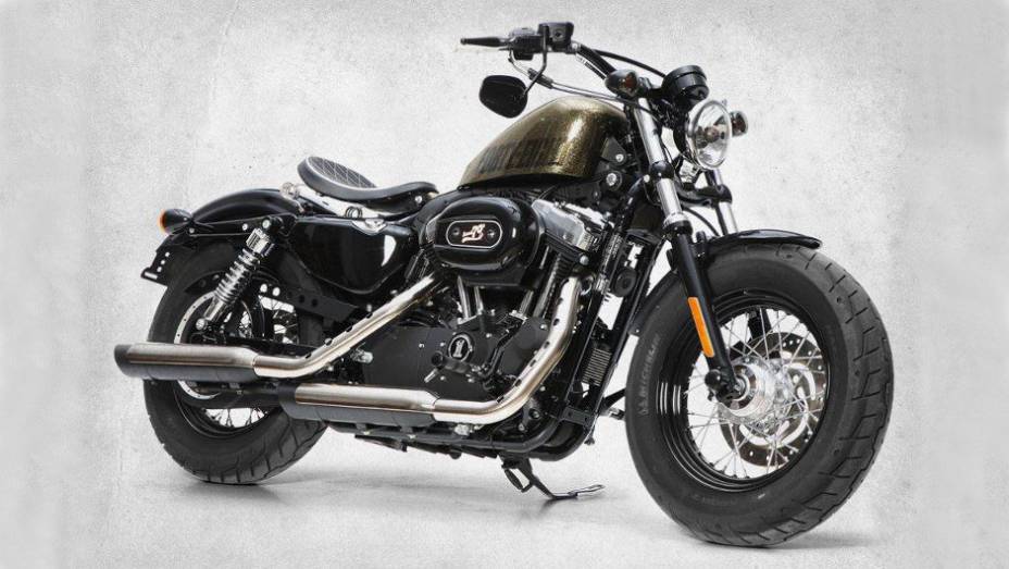 A Harley-Davidson Forty-Eight Sweet 70´s 2013 terá apenas 50 unidades produzidas e custará 13.700 euros. <a href="%20https://preprod.quatrorodas.abril.com.br/moto/noticias/h-dlanca-edicoes-limitadas-espanha-734778.shtml" rel="migration">Leia mais</a>