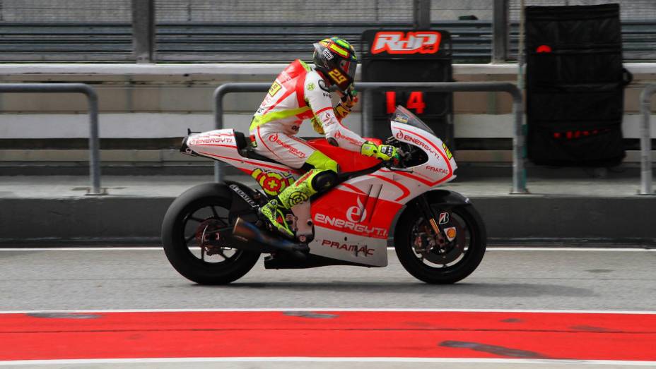 Andrea Iannone (Energy T.I. Pramac Racing Team) fez o 11º tempo. <a href="https://preprod.quatrorodas.abril.com.br/moto/noticias/motogp-lorenzo-supera-pedrosa-sepang-734732.shtml" rel="migration">Leia mais</a>