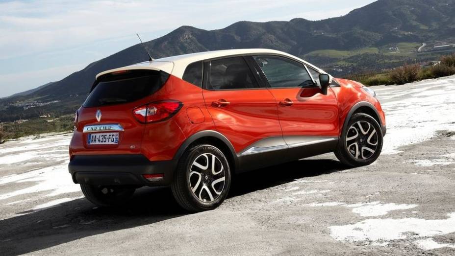 O modelo &eacute; um crossover compacto baseado na quarta gera&ccedil;&atilde;o do Clio europeu e n&atilde;o guarda semelhan&ccedil;a alguma com o carro-conceito mostrado no Sal&atilde;o de Genebra de 2012 | <a href="%20https://preprod.quatrorodas.abril.com.br/saloes/genebra/2013/renault-captur-734871.shtml" rel="migration"></a>