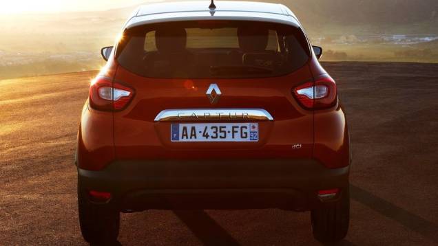 O estilo arrojado traz formas esportivas, carroceria com pintura em dois tons e teto com uma suave curvatura em direção à traseira | <a href="%20https://preprod.quatrorodas.abril.com.br/saloes/genebra/2013/renault-captur-734871.shtml" rel="migration">Leia mais</a> O estilo arrojado traz formas esportivas, carroceria com pintura em dois tons e teto com uma suave curvatura em direção à traseira | <a href="%20https://preprod.quatrorodas.abril.com.br/saloes/genebra/2013/renault-captur-734871.shtml" rel="migration">Leia mais</a>
