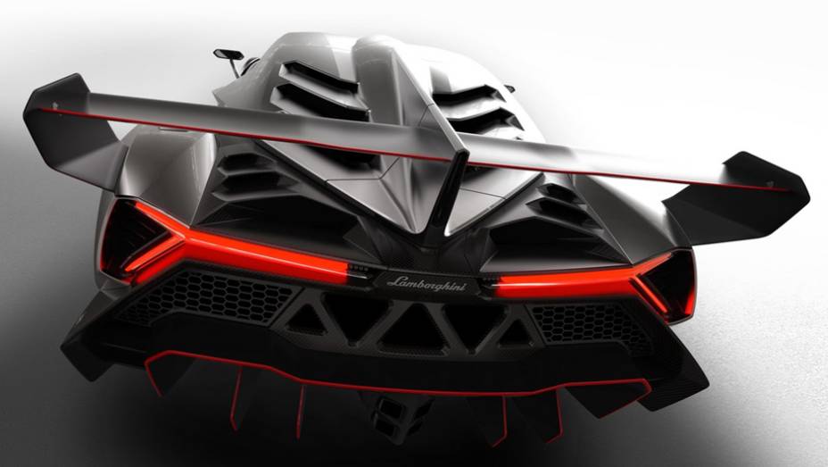 Segundo a marca, a velocidade máxima estimada é de 354 km/h | <a href="https://preprod.quatrorodas.abril.com.br/saloes/genebra/2013/lamborghini-veneno-735176.shtml" rel="migration">Leia mais</a>