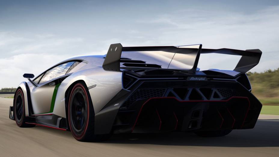 Em Genebra, a Veneno divide as atenções com a LaFerrari e o McLaren P1 | <a href="https://preprod.quatrorodas.abril.com.br/saloes/genebra/2013/lamborghini-veneno-735176.shtml" rel="migration">Leia mais</a>