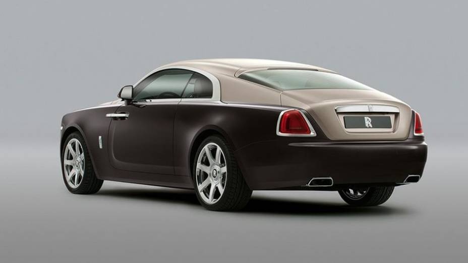 Finalmente, o modelo teve fotos oficiais e informações reveladas | <a href="https://preprod.quatrorodas.abril.com.br/saloes/genebra/2013/rolls-royce-wraith-734658.shtml" rel="migration">Leia mais</a>