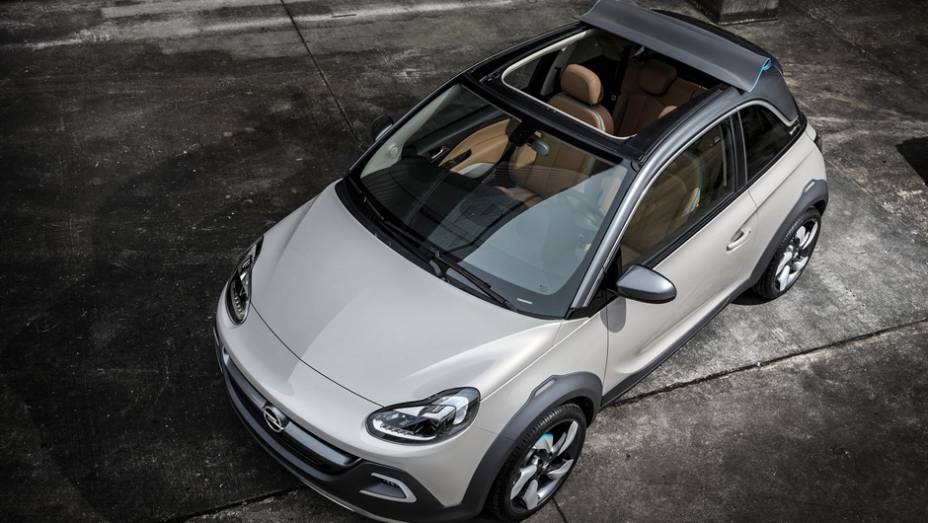 O carro perdeu seu teto tradicional e se converteu em um cabriolet | <a href="https://preprod.quatrorodas.abril.com.br/saloes/genebra/2013/opel-adam-rocks-concept-735283.shtml" rel="migration">Leia mais</a>