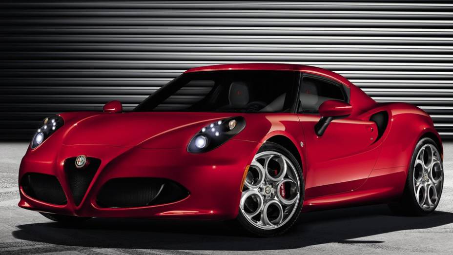 Alfa Romeo 4C | <a href="https://preprod.quatrorodas.abril.com.br/saloes/genebra/2013/alfa-romeo-revela-mais-fotos-4c-734491.shtml" rel="migration">Leia mais</a>