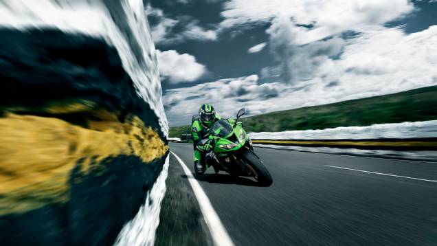 A potência máxima atinge 131 cv a 13.500 rpm, ante os 128 cv a 14.000 rpm do modelo anterior | <a href="https://preprod.quatrorodas.abril.com.br/moto/noticias/kawasaki-lanca-nova-ninja-zx-6r-636-brasil-735677.shtml" rel="migration">Leia mais</a> A potência máxima atinge 131 cv a 13.500 rpm, ante os 128 cv a 14.000 rpm do modelo anterior | <a href="https://preprod.quatrorodas.abril.com.br/moto/noticias/kawasaki-lanca-nova-ninja-zx-6r-636-brasil-735677.shtml" rel="migration">Leia mais</a>