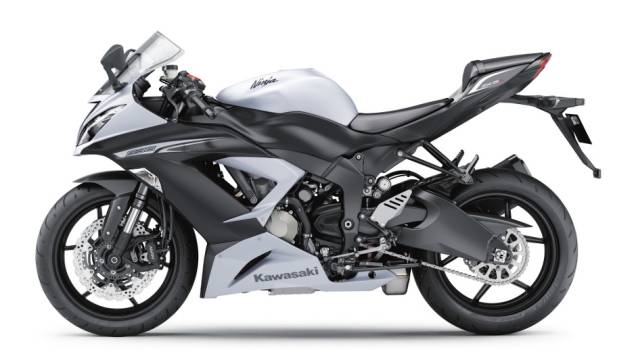 Kawasaki Ninja ZX-6R 636 também está disponível na cor branca | <a href="https://preprod.quatrorodas.abril.com.br/moto/noticias/kawasaki-lanca-nova-ninja-zx-6r-636-brasil-735677.shtml" rel="migration">Leia mais</a> Kawasaki Ninja ZX-6R 636 também está disponível na cor branca | <a href="https://preprod.quatrorodas.abril.com.br/moto/noticias/kawasaki-lanca-nova-ninja-zx-6r-636-brasil-735677.shtml" rel="migration">Leia mais</a>