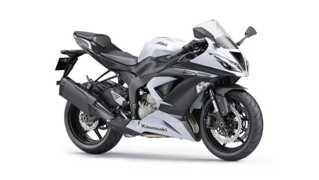 A Kawasaki ZX-6R 636 possui três modos selecionáveis no KTRC (Kawasaki Traction Control - sistema de controle de tração) | <a href="%20https://preprod.quatrorodas.abril.com.br/moto/noticias/kawasaki-lanca-nova-ninja-zx-6r-636-brasil-735677.shtml" rel="migration">Leia mais</a> A Kawasaki ZX-6R 636 possui três modos selecionáveis no KTRC (Kawasaki Traction Control - sistema de controle de tração) | <a href="%20https://preprod.quatrorodas.abril.com.br/moto/noticias/kawasaki-lanca-nova-ninja-zx-6r-636-brasil-735677.shtml" rel="migration">Leia mais</a>