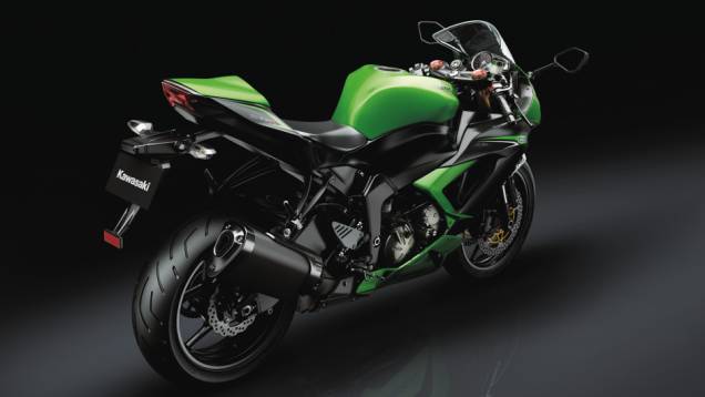 Versão com ABS sai por R$ 52.990,00 e só pode ser encontrada na cor verde | <a href="https://preprod.quatrorodas.abril.com.br/moto/noticias/kawasaki-lanca-nova-ninja-zx-6r-636-brasil-735677.shtml" rel="migration">Leia mais</a> Versão com ABS sai por R$ 52.990,00 e só pode ser encontrada na cor verde | <a href="https://preprod.quatrorodas.abril.com.br/moto/noticias/kawasaki-lanca-nova-ninja-zx-6r-636-brasil-735677.shtml" rel="migration">Leia mais</a>