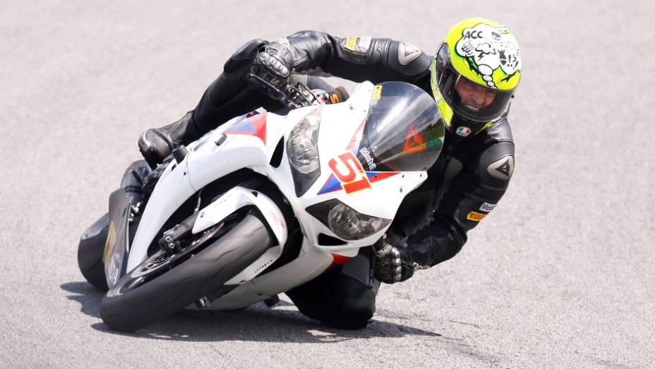 José Luiz Cachorrão garantiu o segundo lugar | <a href="https://preprod.quatrorodas.abril.com.br/moto/noticias/maico-teixeira-vence-1a-etapa-superbike-series-brasil-735864.shtml" rel="migration">Leia mais</a> José Luiz Cachorrão garantiu o segundo lugar | <a href="https://preprod.quatrorodas.abril.com.br/moto/noticias/maico-teixeira-vence-1a-etapa-superbike-series-brasil-735864.shtml" rel="migration">Leia mais</a>