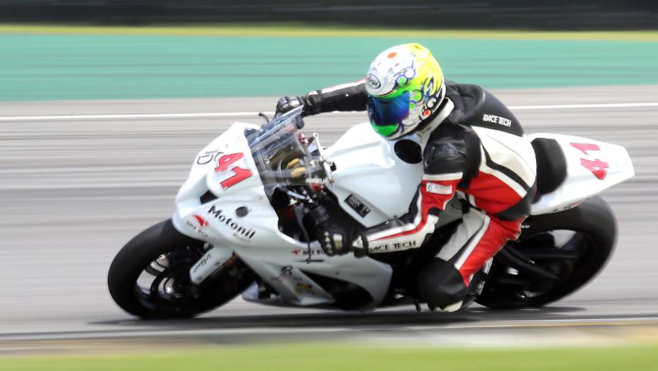Massao Nishimoto foi o quarto colocado | <a href="https://preprod.quatrorodas.abril.com.br/moto/noticias/maico-teixeira-vence-1a-etapa-superbike-series-brasil-735864.shtml" rel="migration">Leia mais</a> Massao Nishimoto foi o quarto colocado | <a href="https://preprod.quatrorodas.abril.com.br/moto/noticias/maico-teixeira-vence-1a-etapa-superbike-series-brasil-735864.shtml" rel="migration">Leia mais</a>