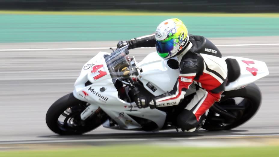 Massao Nishimoto foi o quarto colocado | <a href="https://preprod.quatrorodas.abril.com.br/moto/noticias/maico-teixeira-vence-1a-etapa-superbike-series-brasil-735864.shtml" rel="migration">Leia mais</a>