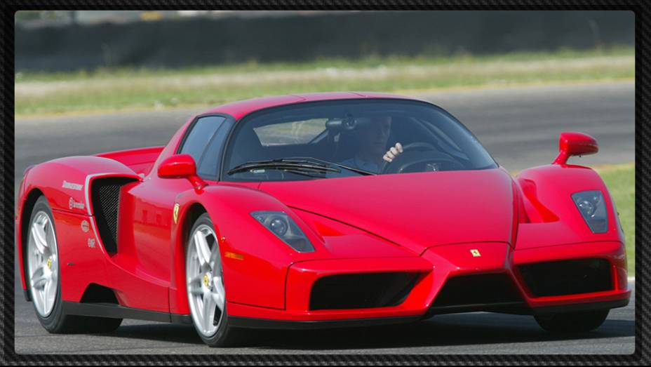 Lan&ccedil;ada em 2002, a Ferrari Enzo estabelecia novos par&acirc;metros para o desempenho de superesportivos | <a href="%20https://preprod.quatrorodas.abril.com.br/reportagens/geral/laferrari-novo-suprassumo-ferrari-736137.shtml" rel="migration">Leia mais</a>