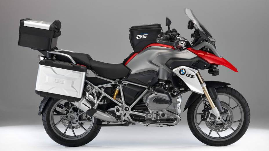 A versão topo de linha que conta com suspensão com ajuste eletrônico | <a href="https://preprod.quatrorodas.abril.com.br/moto/noticias/nova-bmw-r-1200-gs-chega-r-73-400-738866.shtml" rel="migration">Leia mais</a>