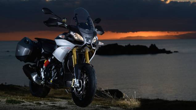 Enquanto a versão Travel Pack custa 15.999 euros | <a href="https://preprod.quatrorodas.abril.com.br/moto/noticias/conheca-aprilia-caponord-1200-2013-736522.shtml" rel="migration">Leia mais</a> Enquanto a versão Travel Pack custa 15.999 euros | <a href="https://preprod.quatrorodas.abril.com.br/moto/noticias/conheca-aprilia-caponord-1200-2013-736522.shtml" rel="migration">Leia mais</a>