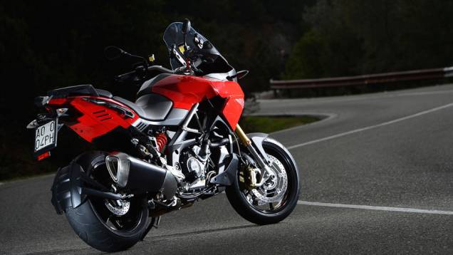 Na Espanha, a versão standard da moto custa 13.499 euros | <a href="https://preprod.quatrorodas.abril.com.br/moto/noticias/conheca-aprilia-caponord-1200-2013-736522.shtml" rel="migration">Leia mais</a> Na Espanha, a versão standard da moto custa 13.499 euros | <a href="https://preprod.quatrorodas.abril.com.br/moto/noticias/conheca-aprilia-caponord-1200-2013-736522.shtml" rel="migration">Leia mais</a>