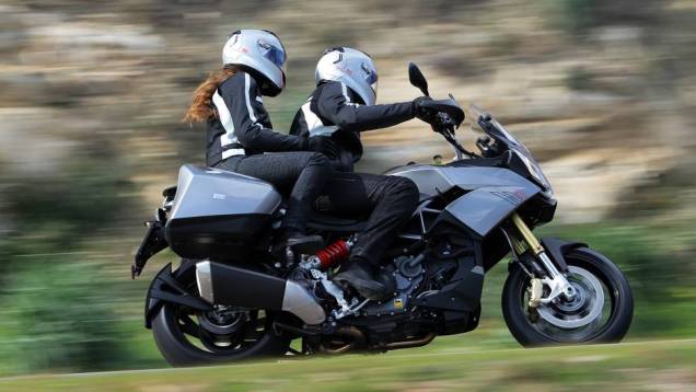 A Caponord 1200 conta com todos os componentes eletrônicos da Aprilia RSV4 | <a href="https://preprod.quatrorodas.abril.com.br/moto/noticias/conheca-aprilia-caponord-1200-2013-736522.shtml" rel="migration">Leia mais</a> A Caponord 1200 conta com todos os componentes eletrônicos da Aprilia RSV4 | <a href="https://preprod.quatrorodas.abril.com.br/moto/noticias/conheca-aprilia-caponord-1200-2013-736522.shtml" rel="migration">Leia mais</a>