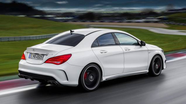 Ela apresenta o modo Momentary M, permitindo que o motorista alterne para o modo manual sem tirar as mãos do volante | <a href="%20https://preprod.quatrorodas.abril.com.br/saloes/new-york/2013/mercedes-benz-cla-45-amg-736996.shtml" rel="migration">Leia mais</a> Ela apresenta o modo Momentary M, permitindo que o motorista alterne para o modo manual sem tirar as mãos do volante | <a href="%20https://preprod.quatrorodas.abril.com.br/saloes/new-york/2013/mercedes-benz-cla-45-amg-736996.shtml" rel="migration">Leia mais</a>