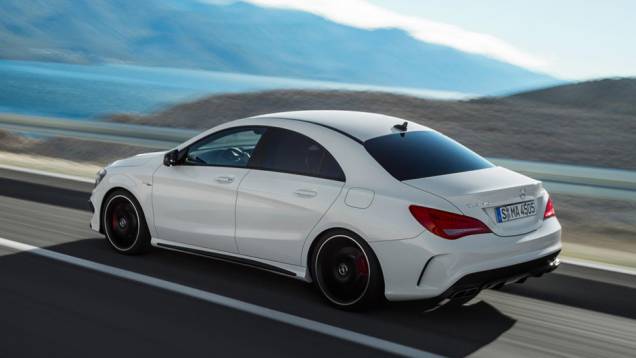 Já a tração é integral 4MATIC | <a href="https://preprod.quatrorodas.abril.com.br/saloes/new-york/2013/mercedes-benz-cla-45-amg-736996.shtml" rel="migration">Leia mais</a> Já a tração é integral 4MATIC | <a href="https://preprod.quatrorodas.abril.com.br/saloes/new-york/2013/mercedes-benz-cla-45-amg-736996.shtml" rel="migration">Leia mais</a>