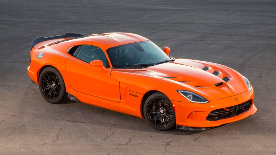Carroceria recebeu novos ap&ecirc;ndices aerodin&acirc;micos para oferecer melhor downforce | <a href="%20https://preprod.quatrorodas.abril.com.br/saloes/new-york/2013/srt-viper-ta-737273.shtml" rel="migration">Leia mais</a>