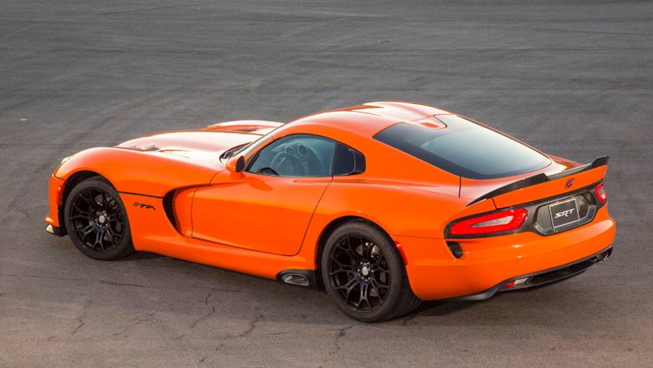 Assim como na vers&atilde;o original, escapamento lateral &eacute; uma marca registrada | <a href="%20https://preprod.quatrorodas.abril.com.br/saloes/new-york/2013/srt-viper-ta-737273.shtml" rel="migration">Leia mais</a>