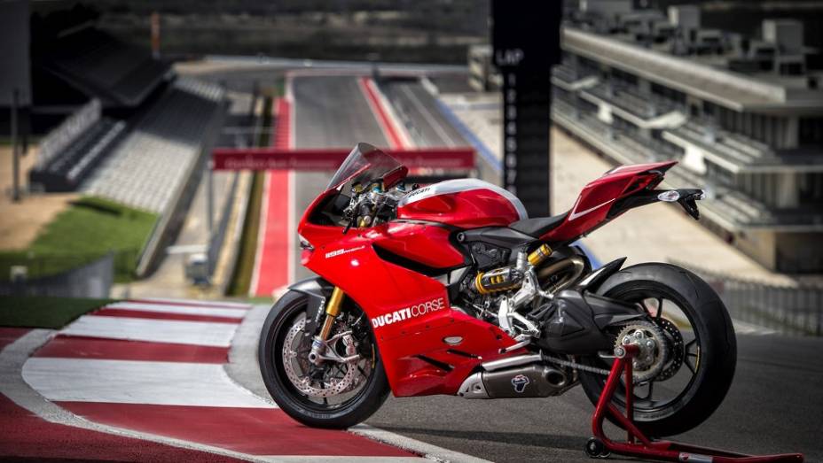 Nova Ducati 1199 Panigale R, que custará 29.995 dólares | <a href="https://preprod.quatrorodas.abril.com.br/moto/noticias/ducati-lanca-1199-panigale-r-2013-austin-736714.shtml" rel="migration">Leia mais</a>