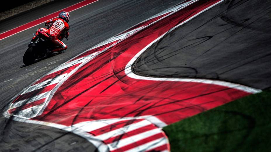 A nova Ducati 1199 Panigale R possui um motor bicilíndrico em V de 1.198 cc capaz de gerar 195 cavalos de potência | <a href="%20https://preprod.quatrorodas.abril.com.br/moto/noticias/ducati-lanca-1199-panigale-r-2013-austin-736714.shtml" rel="migration">Leia mais</a> A nova Ducati 1199 Panigale R possui um motor bicilíndrico em V de 1.198 cc capaz de gerar 195 cavalos de potência | <a href="%20https://preprod.quatrorodas.abril.com.br/moto/noticias/ducati-lanca-1199-panigale-r-2013-austin-736714.shtml" rel="migration">Leia mais</a>