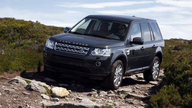 Por fora, faróis e lanternas ganharam LEDs | <a href="https://preprod.quatrorodas.abril.com.br/noticias/fabricantes/land-rover-freelander-2013-traz-mudancas-736738.shtml" rel="migration">Leia mais</a> Por fora, faróis e lanternas ganharam LEDs | <a href="https://preprod.quatrorodas.abril.com.br/noticias/fabricantes/land-rover-freelander-2013-traz-mudancas-736738.shtml" rel="migration">Leia mais</a>