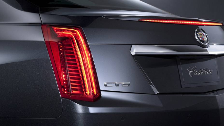 O modelo 2014 do Cadillac CTS chegará às concessionárias no último trimestre deste ano | <a href="%20https://preprod.quatrorodas.abril.com.br/saloes/new-york/2013//cadillac-cts-736986.shtml" rel="migration">Leia mais</a>