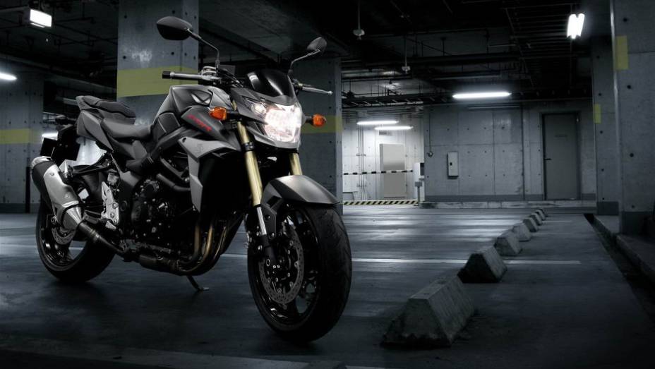 Suzuki GSR 750 Black Mat Limited Edition é lançada na Itália | <a href="https://preprod.quatrorodas.abril.com.br/moto/noticias/suzuki-gsr-750-black-mat-limited-edition-737271.shtml" rel="migration">Leia mais</a>