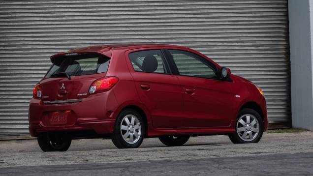 O desempenho é obtido por meio do pequeno motor 1.2 de três cilindros que equipa o modelo | <a href="%20https://preprod.quatrorodas.abril.com.br/saloes/new-york/2013/mitsubishi-mirage-737029.shtml" rel="migration">Leia mais</a> O desempenho é obtido por meio do pequeno motor 1.2 de três cilindros que equipa o modelo | <a href="%20https://preprod.quatrorodas.abril.com.br/saloes/new-york/2013/mitsubishi-mirage-737029.shtml" rel="migration">Leia mais</a>