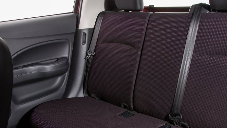 Em termos de conforto e conveniência, vem com climate control automático, vidros e retrovisores elétricos... | <a href="%20https://preprod.quatrorodas.abril.com.br/saloes/new-york/2013/mitsubishi-mirage-737029.shtml" rel="migration">Leia mais</a>