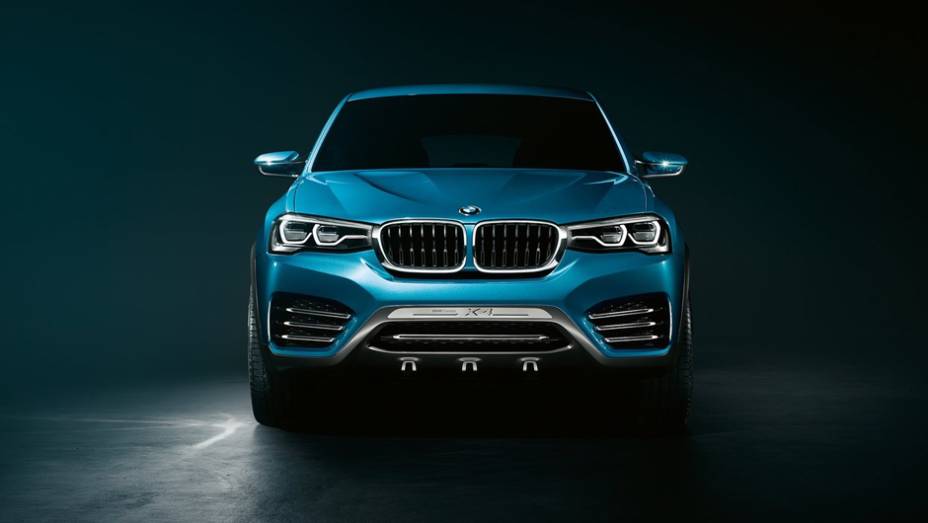 Na dianteira, faróis contam com luzes de LED e a grade tem perfil proeminente | <a href="%20https://preprod.quatrorodas.abril.com.br/saloes/xangai/2013/bmw-x4-concept-738669.shtml" rel="migration">Leia mais</a>