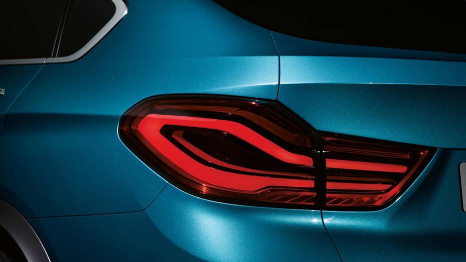 O modelo ser&aacute; apresentado ao p&uacute;blico durante o Sal&atilde;o de Xangai | <a href="https://preprod.quatrorodas.abril.com.br/saloes/xangai/2013/bmw-x4-concept-738669.shtml" rel="migration">Leia mais</a>