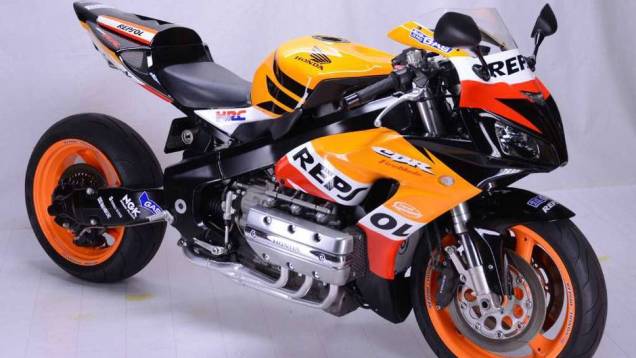 Cedric Smith, técnico da concessionária Everett Powersports, deu asas à imaginação | <a href="https://preprod.quatrorodas.abril.com.br/moto/noticias/dono-concessionaria-cria-honda-cbr1800rr-737927.shtml" rel="migration">Leia mais</a> Cedric Smith, técnico da concessionária Everett Powersports, deu asas à imaginação | <a href="https://preprod.quatrorodas.abril.com.br/moto/noticias/dono-concessionaria-cria-honda-cbr1800rr-737927.shtml" rel="migration">Leia mais</a>