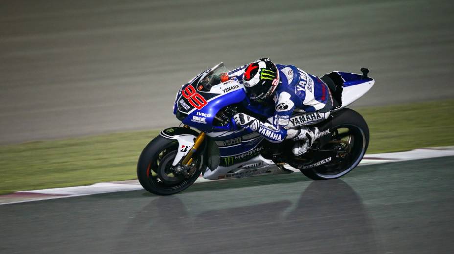 Jorge Lorenzo (Yamaha Factory Racing) garantiu a vitória no GP do Catar | <a href="https://preprod.quatrorodas.abril.com.br/moto/noticias/motogp-jorge-lorenzo-vence-corrida-catar-738020.shtml" rel="migration">Leia mais</a>