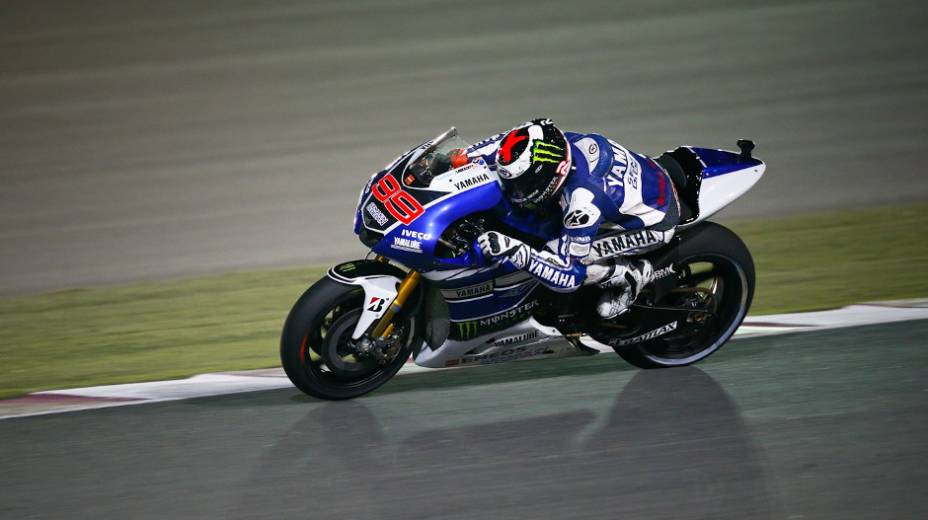 Jorge Lorenzo (Yamaha Factory Racing) garantiu a vit&oacute;ria no GP do Catar | <a href="https://preprod.quatrorodas.abril.com.br/moto/noticias/motogp-jorge-lorenzo-vence-corrida-catar-738020.shtml" rel="migration">Leia mais</a>