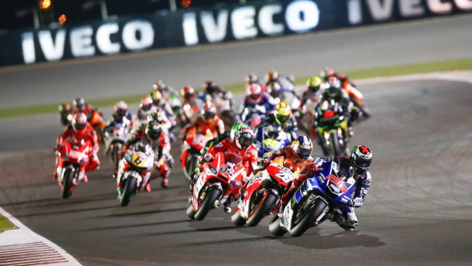 Corrida noturna do Catar abriu a Temporada 2013 da MotoGP | <a href="https://preprod.quatrorodas.abril.com.br/moto/noticias/motogp-jorge-lorenzo-vence-corrida-catar-738020.shtml" rel="migration">Leia mais</a>