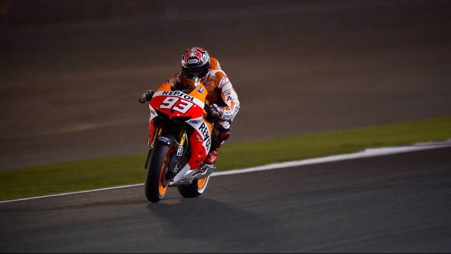 Em sua estreia na MotoGP, Marc Márquez (Repsol Honda Team) conquistou o terceiro lugar | <a href="https://preprod.quatrorodas.abril.com.br/moto/noticias/motogp-jorge-lorenzo-vence-corrida-catar-738020.shtml" rel="migration">Leia mais</a>