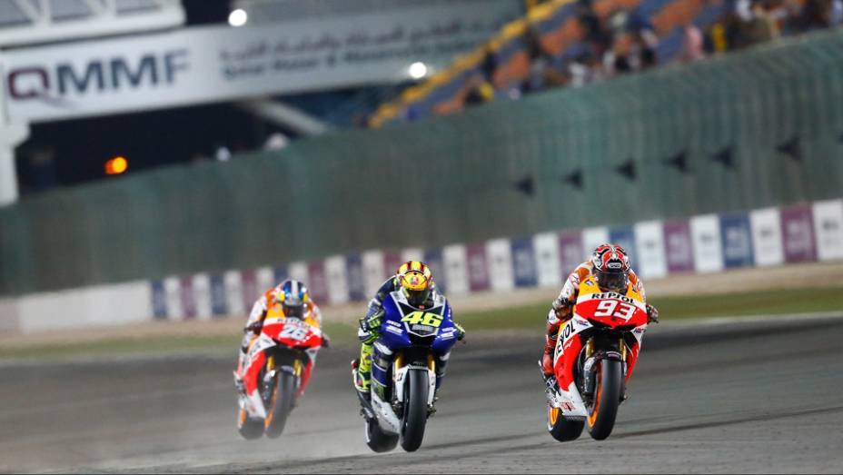 Rossi realizou importantes ultrapassagens nas &uacute;ltimas voltas | <a href="https://preprod.quatrorodas.abril.com.br/moto/noticias/motogp-jorge-lorenzo-vence-corrida-catar-738020.shtml" rel="migration">Leia mais</a>
