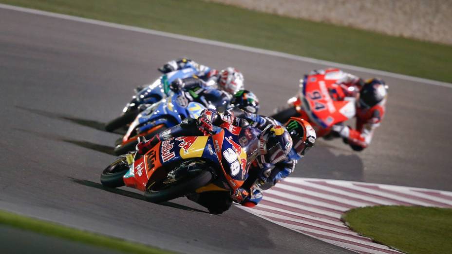 Luis Salom conquistou a vit&oacute;ria na Moto3 | <a href="https://preprod.quatrorodas.abril.com.br/moto/noticias/motogp-jorge-lorenzo-vence-corrida-catar-738020.shtml" rel="migration">Leia mais</a>
